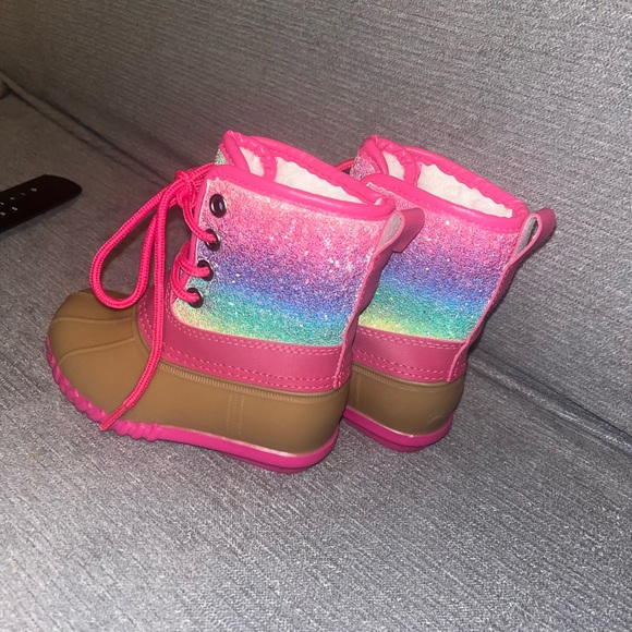 fur lined “duck boots” (just like the sperry boots) for toddler girl - Picture 2 of 4